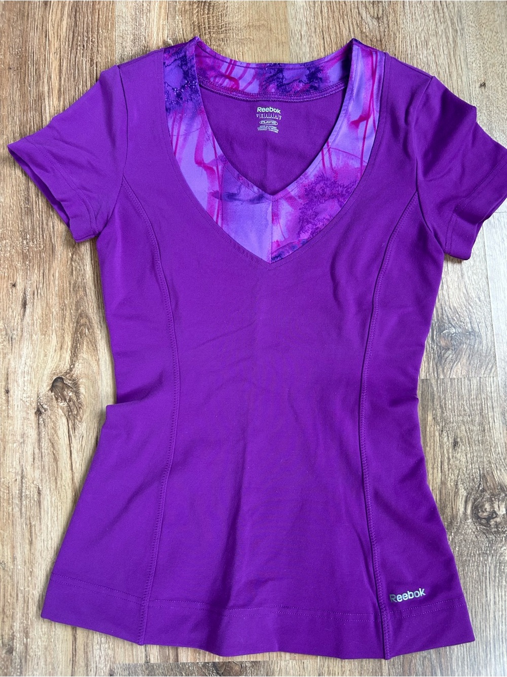 💜 •3/$20• Reebok V-Neck Active Top